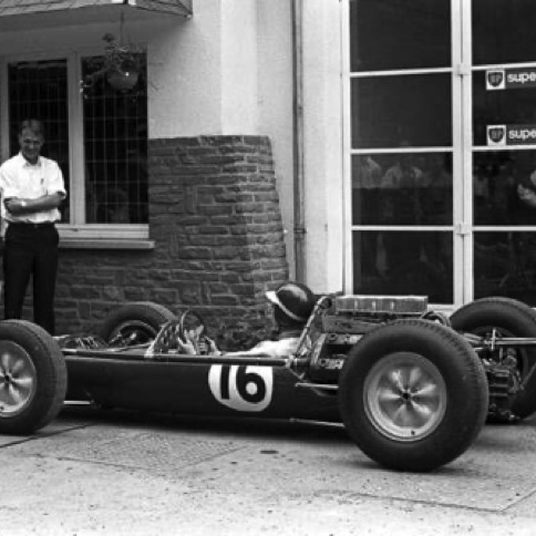 Petite visite surprise de son ami  et adversaire Dan Gurney Petite visite surprise de son ami  et adversaire Dan Gurney